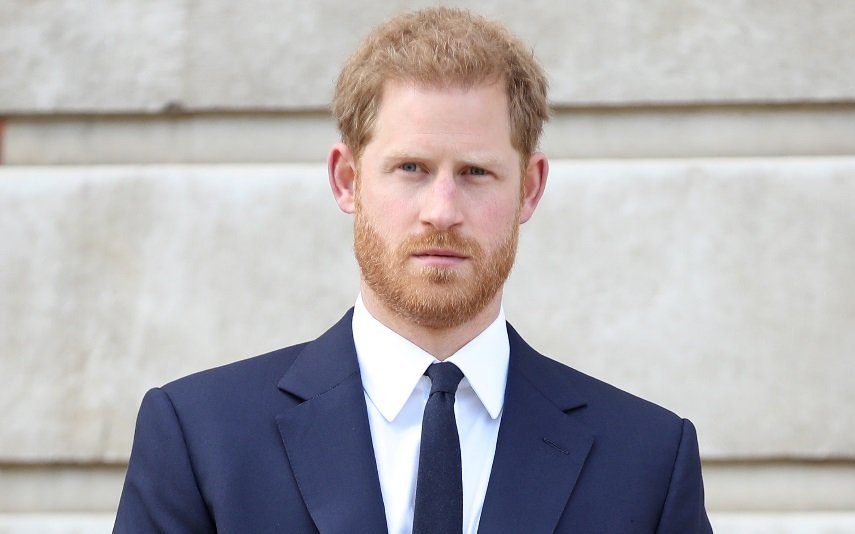 Palácio de Buckingham confirma: Príncipe Harry processa dois tabloides britânicos
