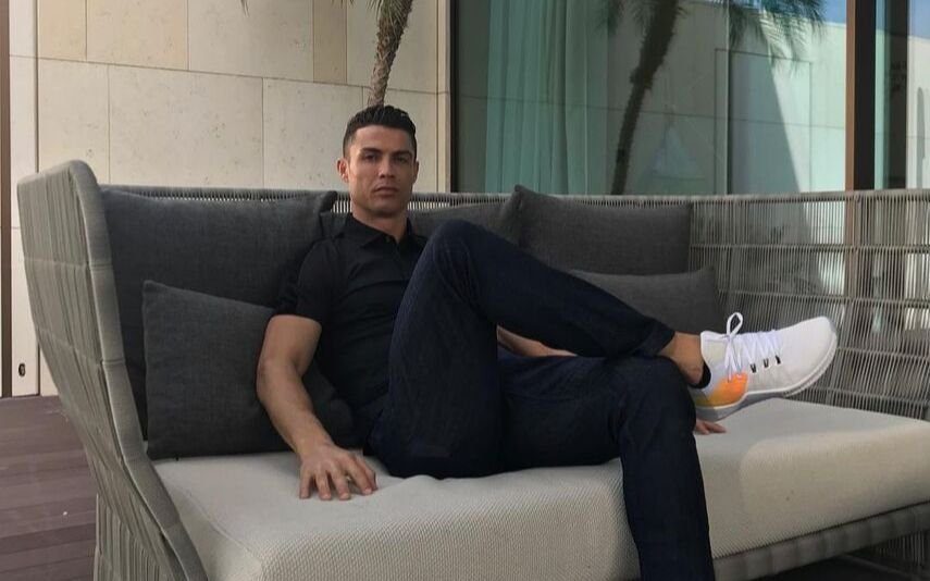 Cristiano Ronaldo Divertido no ginásio, mostra um verdadeiro jogo de ancas