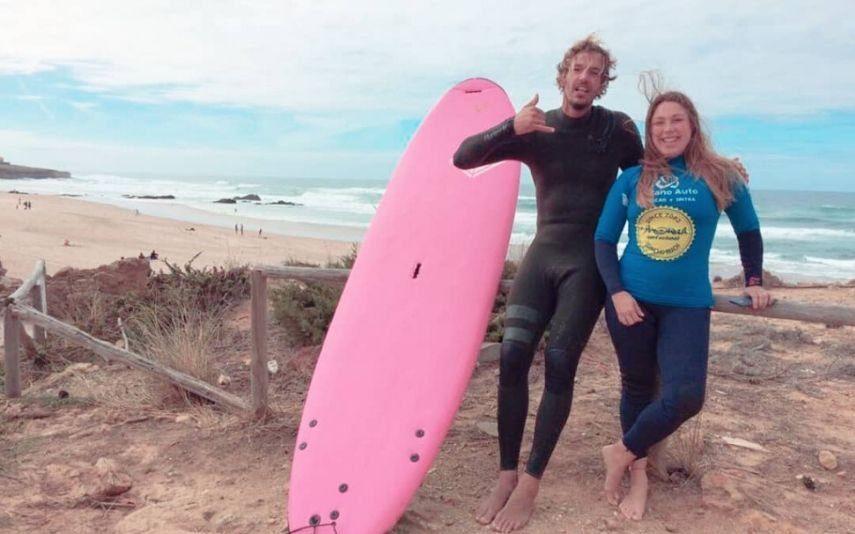 Joana Madeira diverte-se com Dave As quedas aparatosas e a técnica da repórter durante a aula de surf