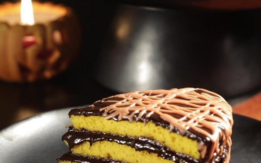 Bolo de cenoura e chocolate Especial Halloween