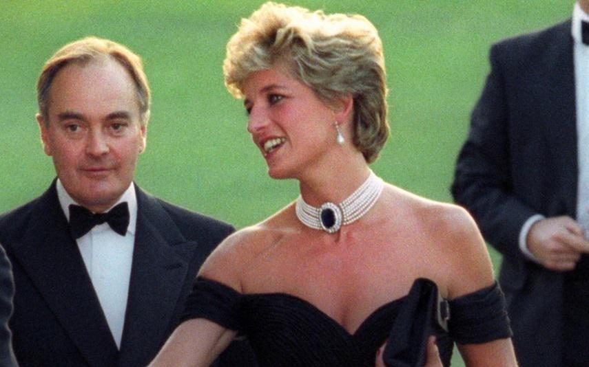 Princesa Diana Vestido histórico da dança com John Travolta em leilão por 141 mil euros