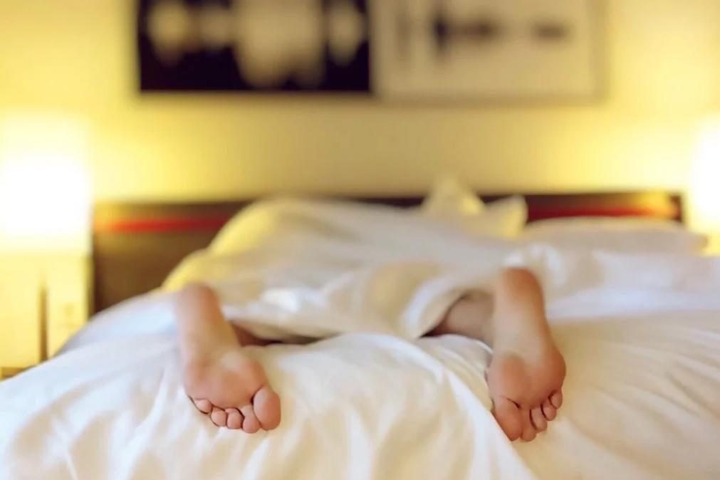 Afinal, faz bem à saúde dormir sem roupa interior?