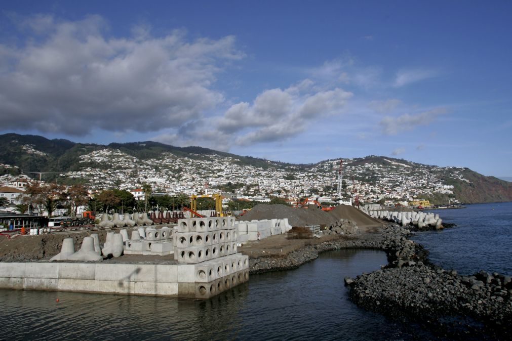 Covid-19: Madeira declara quarentena a quem chega e oferece contas de água e luz