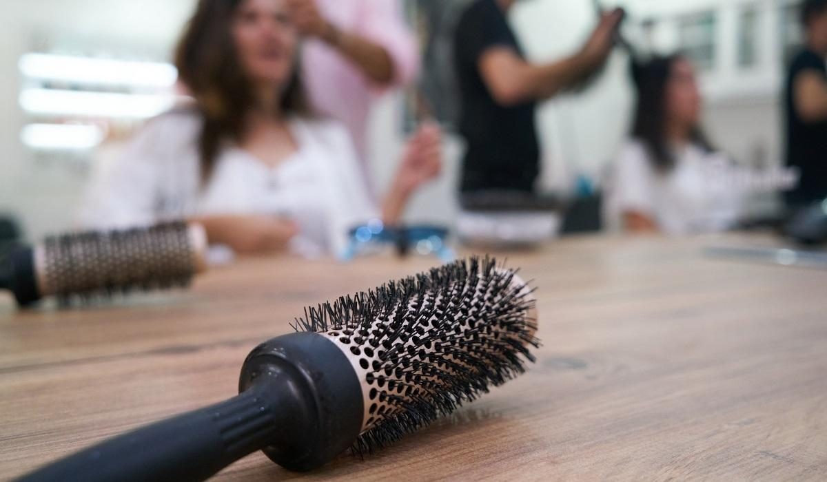 Escovas há muitas! Descubra a melhor para o seu tipo de cabelo