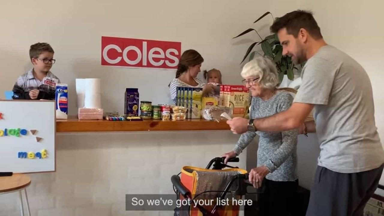 Família monta supermercado em casa para avó com Alzheimer [vídeo]