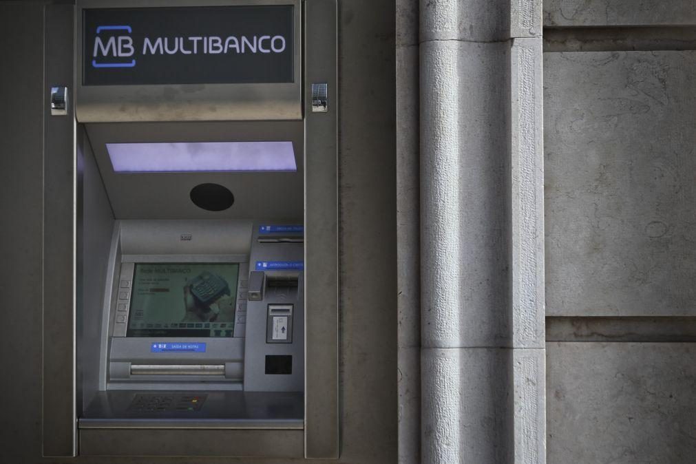 Multibanco: Compras e levantamentos com quebras superiores a 40%