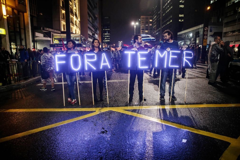 Ministro brasileiro renuncia após escândalo de corrupção que envolve o Presidente