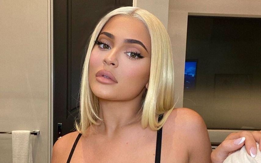 Kylie Jenner Posa em sutiã transparente e acaba arrasada: «Falsidade!»