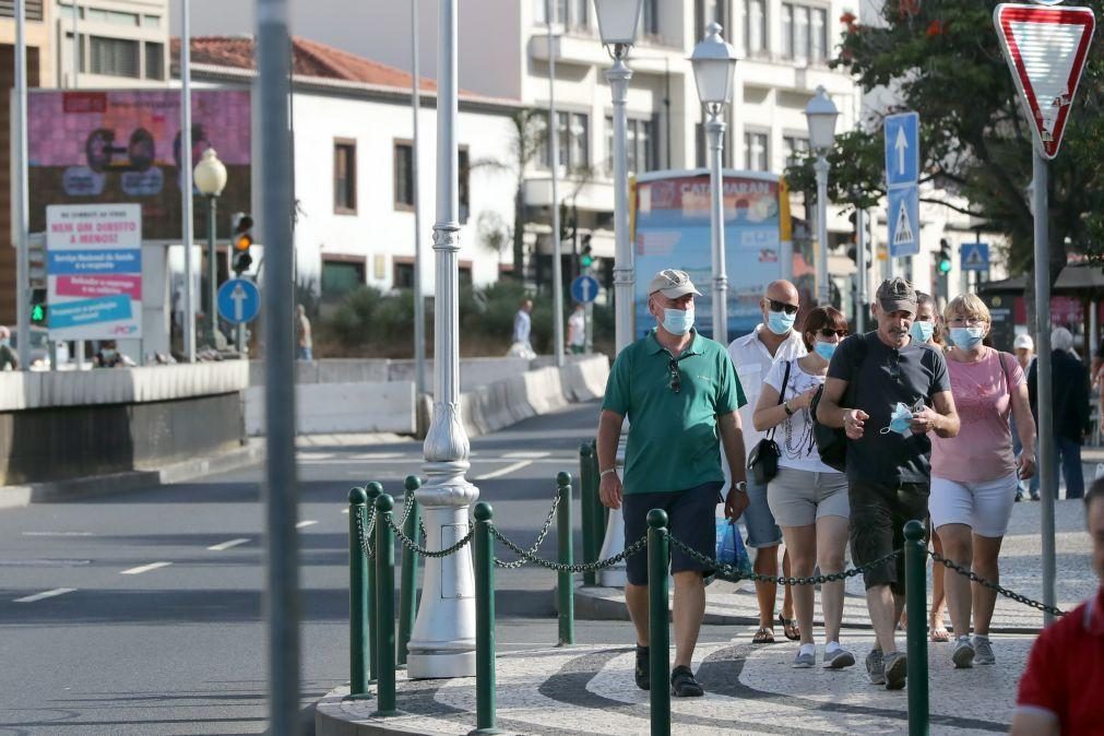 Covid-19: Mais de 90% dos portugueses dizem usar sempre máscara quando saem de casa