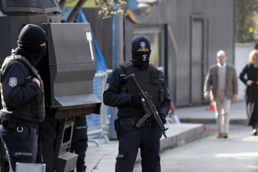 Bomba explode em pleno centro da cidade e câmara capta momento