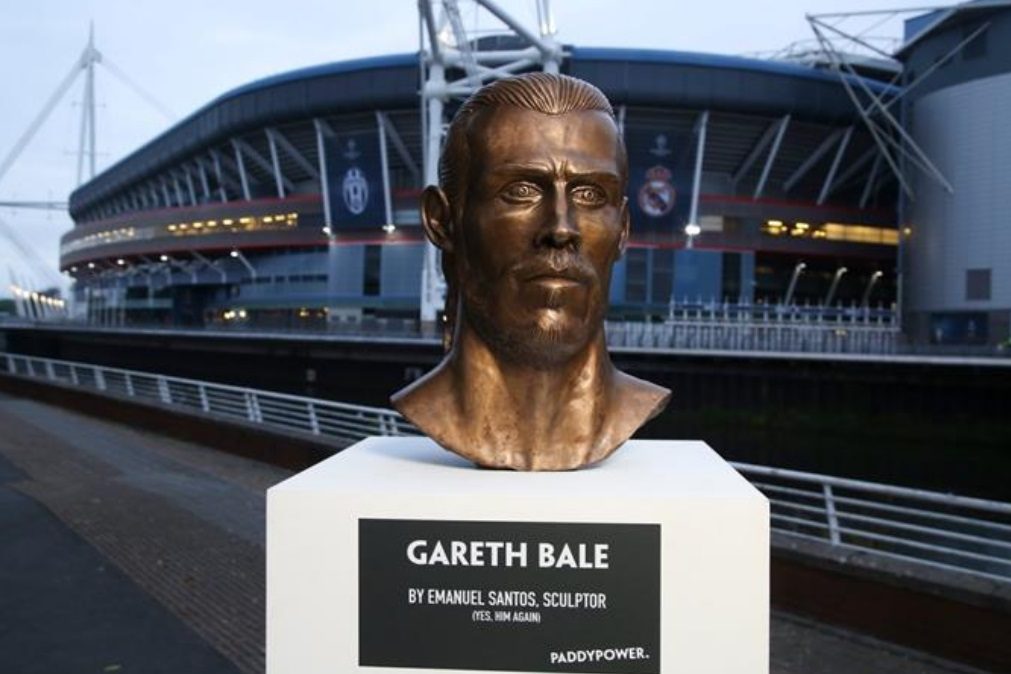 Depois do polémico busto de Ronaldo, português foi convidado a fazer busto de Gareth Bale