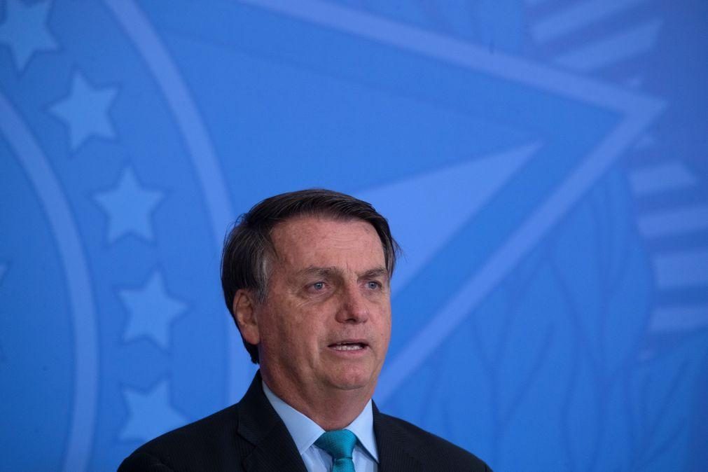 Bolsonaro diz que vacina contra covid-19 será gratuita mas não obrigatória