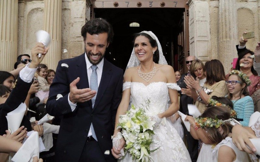 Cuca Roseta e marido vão para lua-de-mel, mas não estão sozinhos!