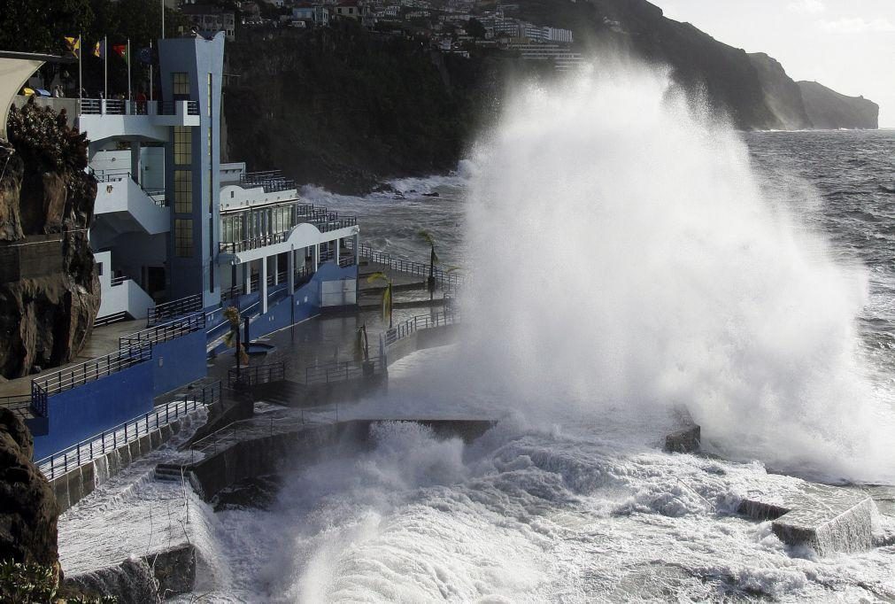 Mau tempo: Capitania do Funchal  prolonga aviso de agitação forte até segunda-feira