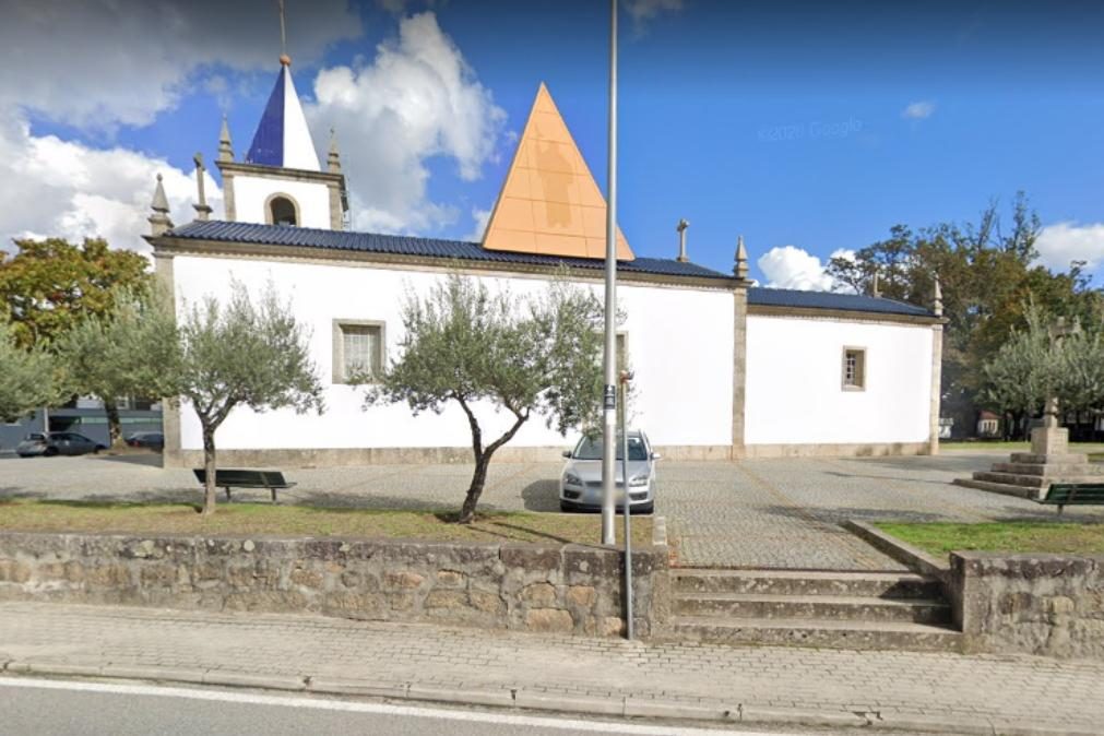 Idoso cai nas escadas de igreja em Santo Tirso e morre atropelado