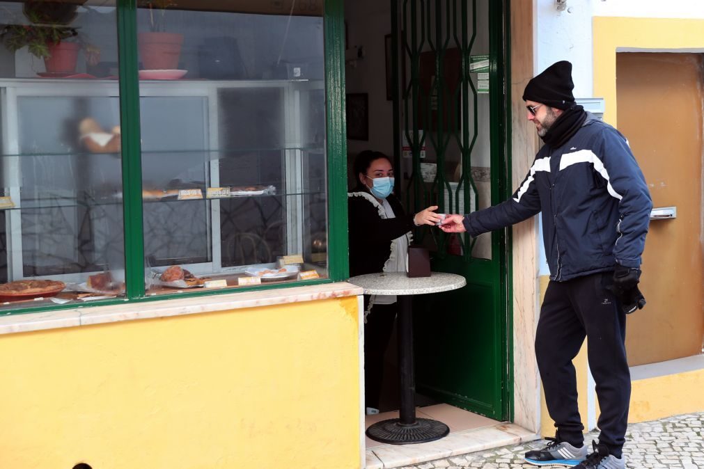 Covid-19: Vendas ao postigo incluindo de cafés passam a ser proibidas