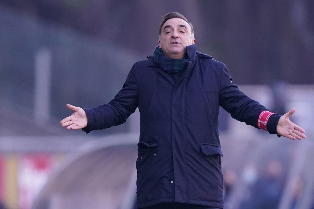 Covid-19: Carlos Carvalhal diz que «será ruinoso para o futebol» se competições pararem