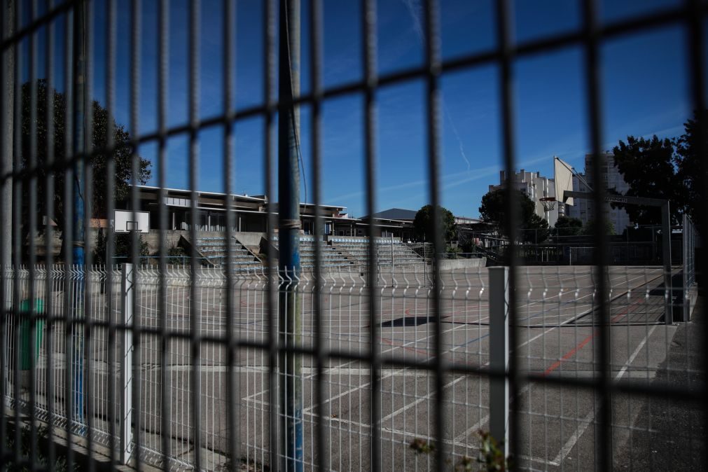 Covid-19: Escolas fechadas durante duas semanas a partir de hoje