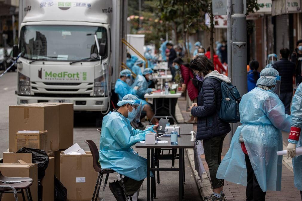 Autoridades de Hong Kong vão confinar bairro com nove mil pessoas