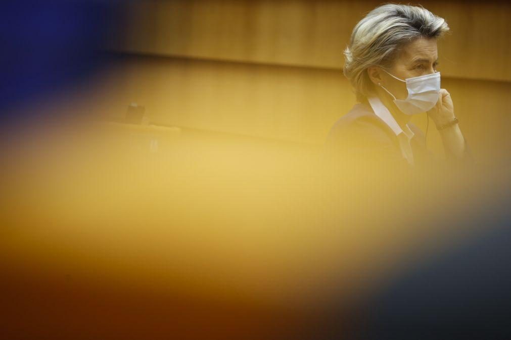 Covid-19: Von der Leyen volta a rejeitar críticas à estratégia de vacinação