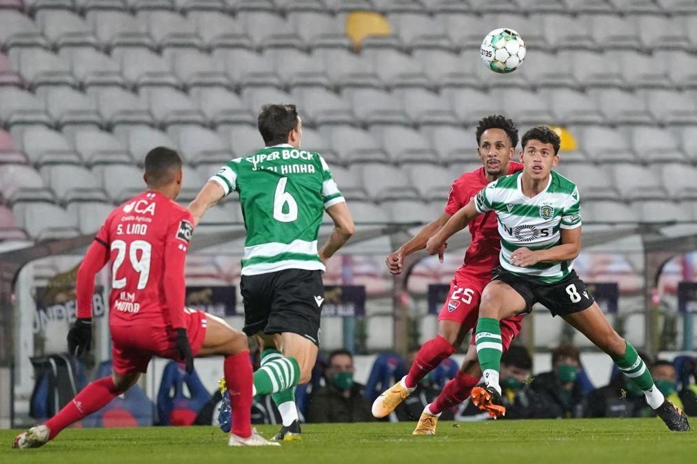 Sporting oito pontos à frente do FC Porto após bis de Coates [vídeo]