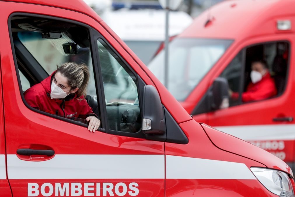 Covid-19: Cerca de 15 mil bombeiros começam a ser vacinados quinta-feira