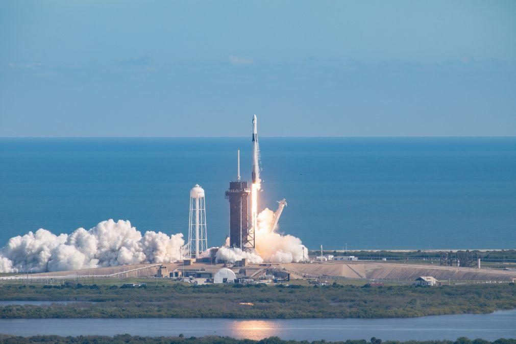 Milionário japonês oferece oito lugares em viagem à volta da Lua