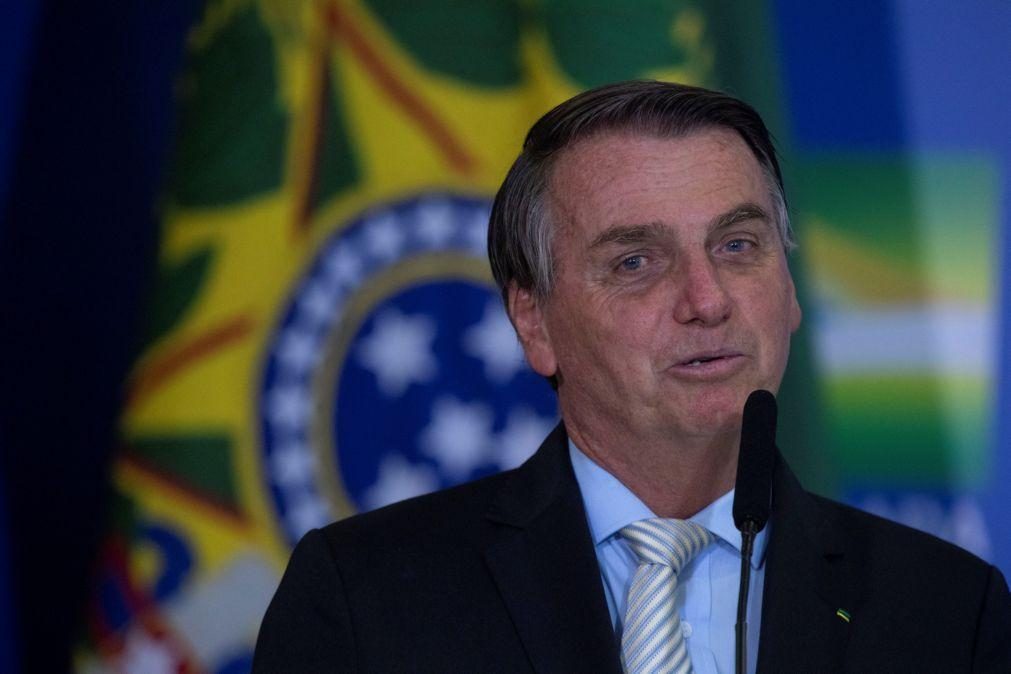 Covid-19: Bolsonaro critica imprensa e acusa-a de tratar Presidente como 