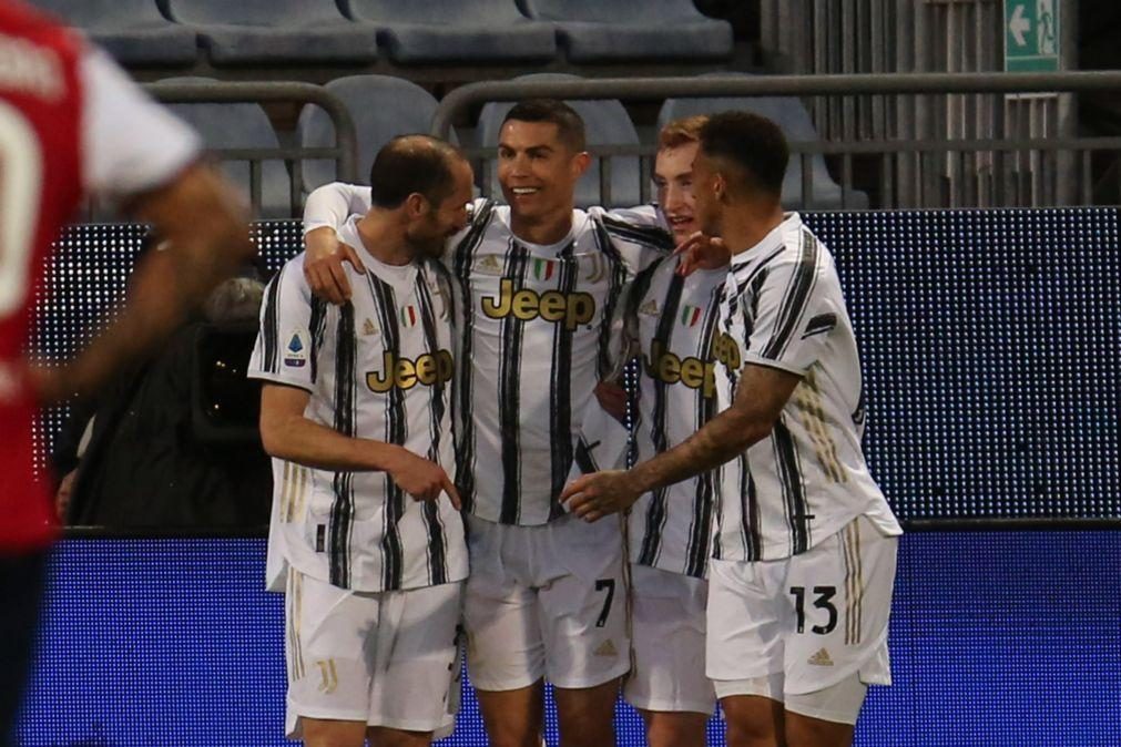 Ronaldo faz 'hat-trick' perfeito em 33 minutos na vitória da Juventus