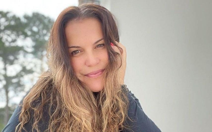 Katia Aveiro responde a fã que acusa namorado de estar com ela por interesse