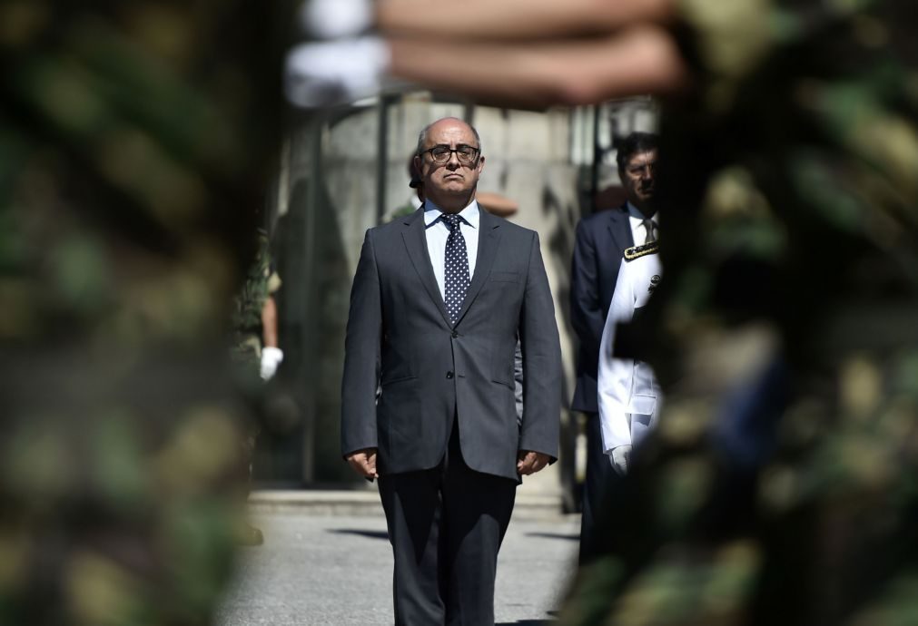 Ministro da Defesa em visita de três horas a força portuguesa no Iraque