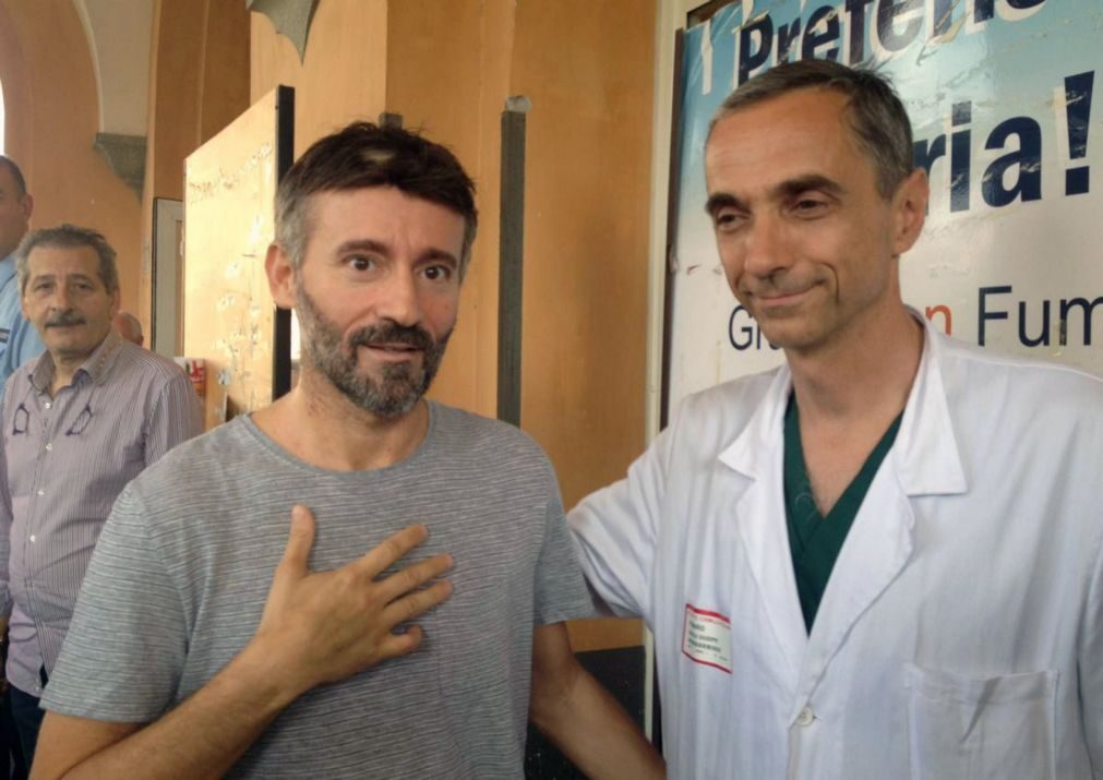 Após 18 dias internado Piloto Max Biaggi deixa hospital