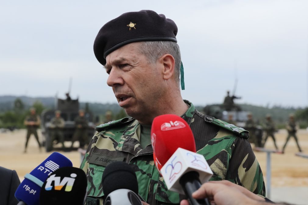 Chefe do Exército demite cinco comandantes para não interferirem com averiguações sobre furto de Tancos