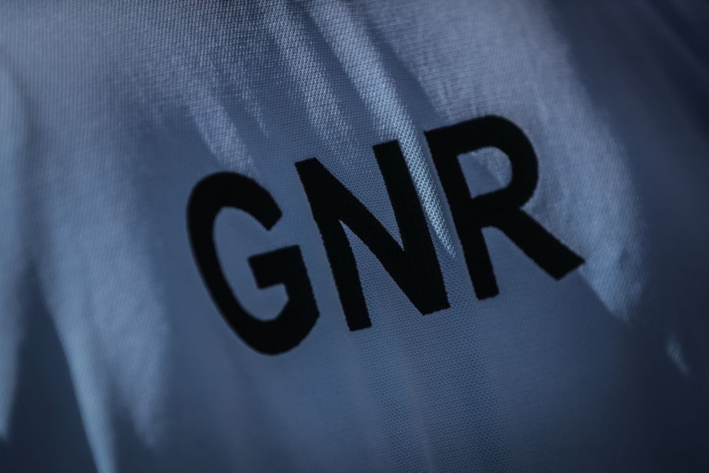 GNR multado por mostrar pénis a mulher que passava na rua em Agualva
