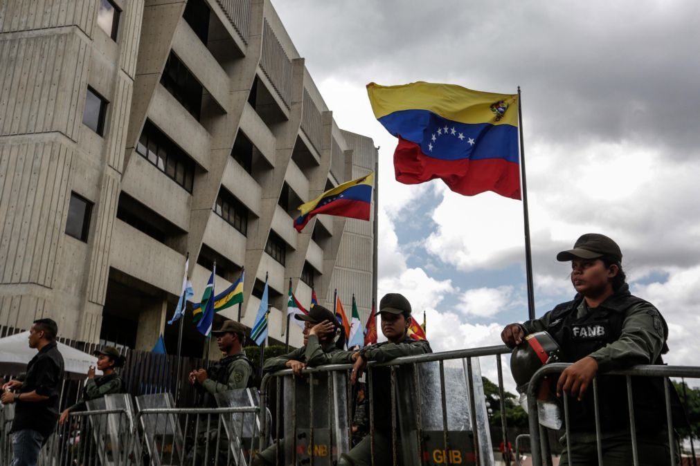 Venezuela: Manifestante morto pelas forças de segurança em manifestação