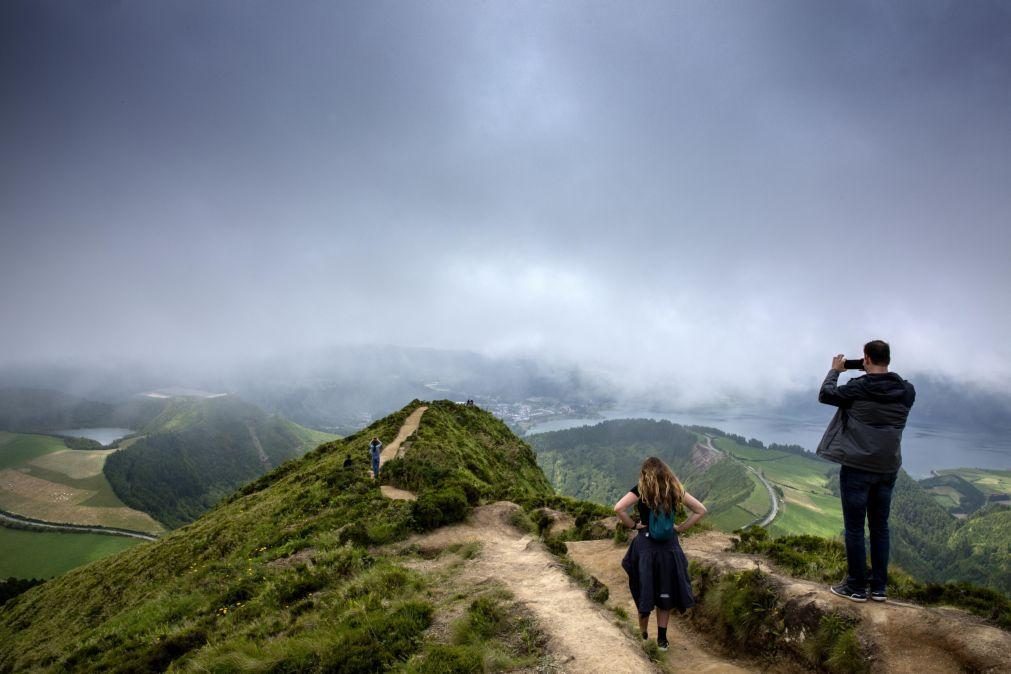 Turistas começam a chegar a São Miguel atraídos por 