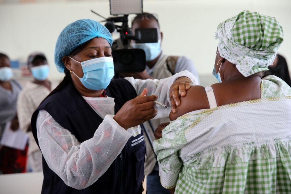 Covid-19: Vacinas de Ti Celito começam a ser administradas em Angola