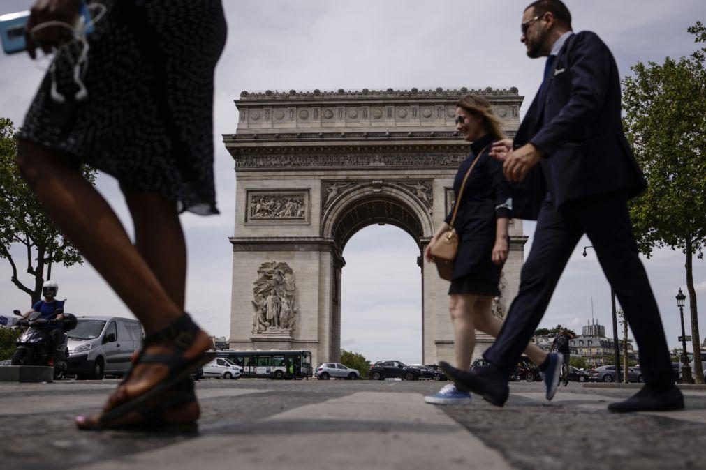 Covid-19: França terá 50 mil infeções diárias no início de agosto, diz Especialista