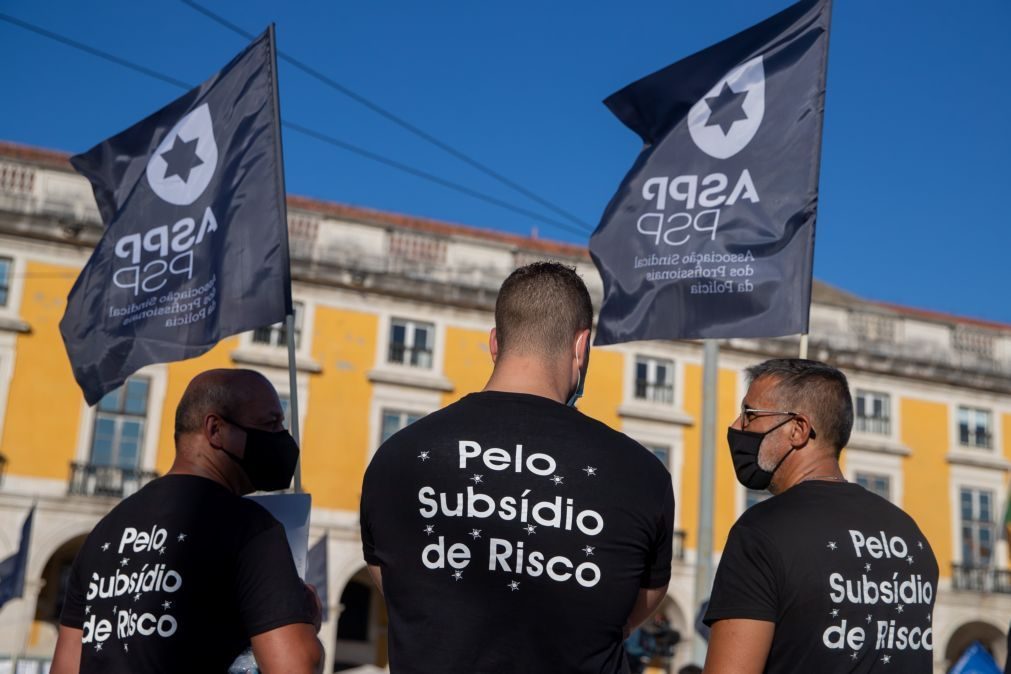 Polícias voltam aos protestos por causa do subsídio de risco em dia de nova reunião no MAI