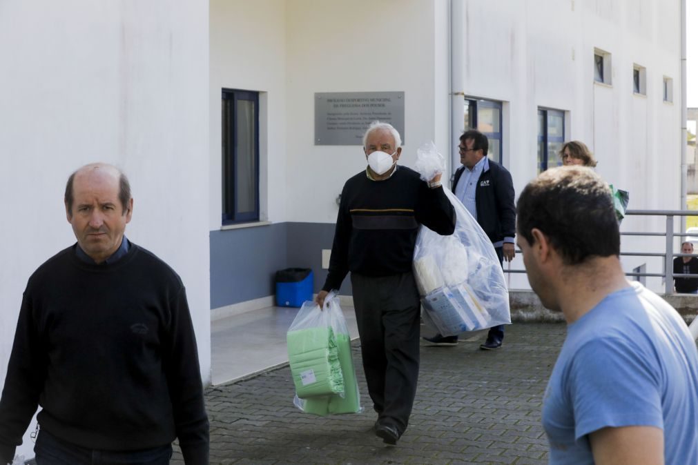 Covid-19: Médicos de saúde pública pedem cautela com surtos em lares