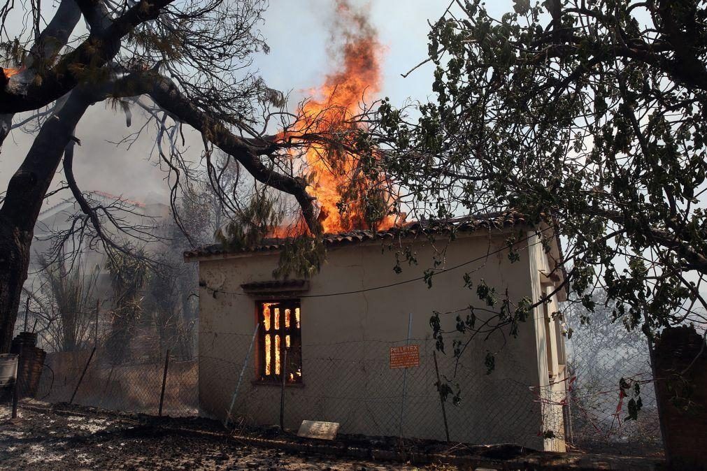 Grécia regista primeiro morto nos incêndios que assolam o país