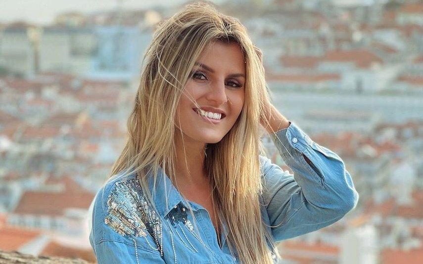 Jéssica Antunes Deslumbra com biquíni reduzido e exibe barriguinha de grávida: 