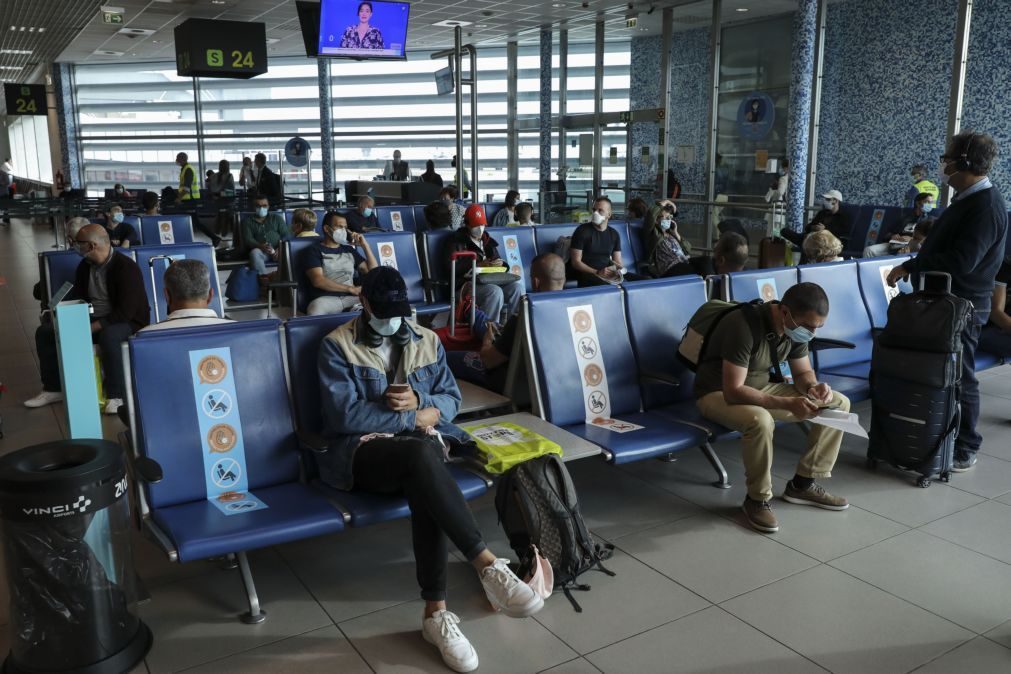 Quase quatro horas de espera nas chegadas do aeroporto de Lisboa devido à greve do SEF