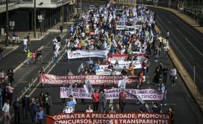 Centenas de professores protestam em Lisboa em defesa da carreira docente