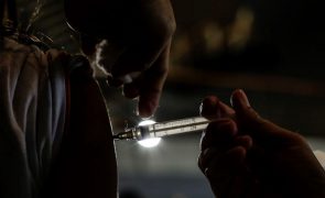 Covid-19: Mais de 18 milhões de brasileiros não compareceram à segunda dose