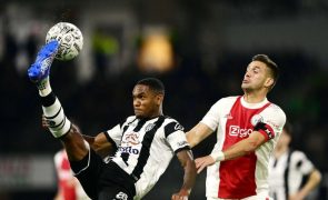 Ajax empata e vê PSV aproximar-se da liderança nos Países Baixos