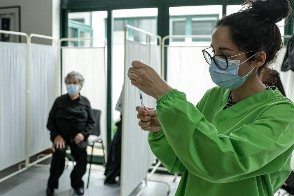 Covid-19: Sazonalidade e diminuição do efeito da vacina explicam aumento de casos