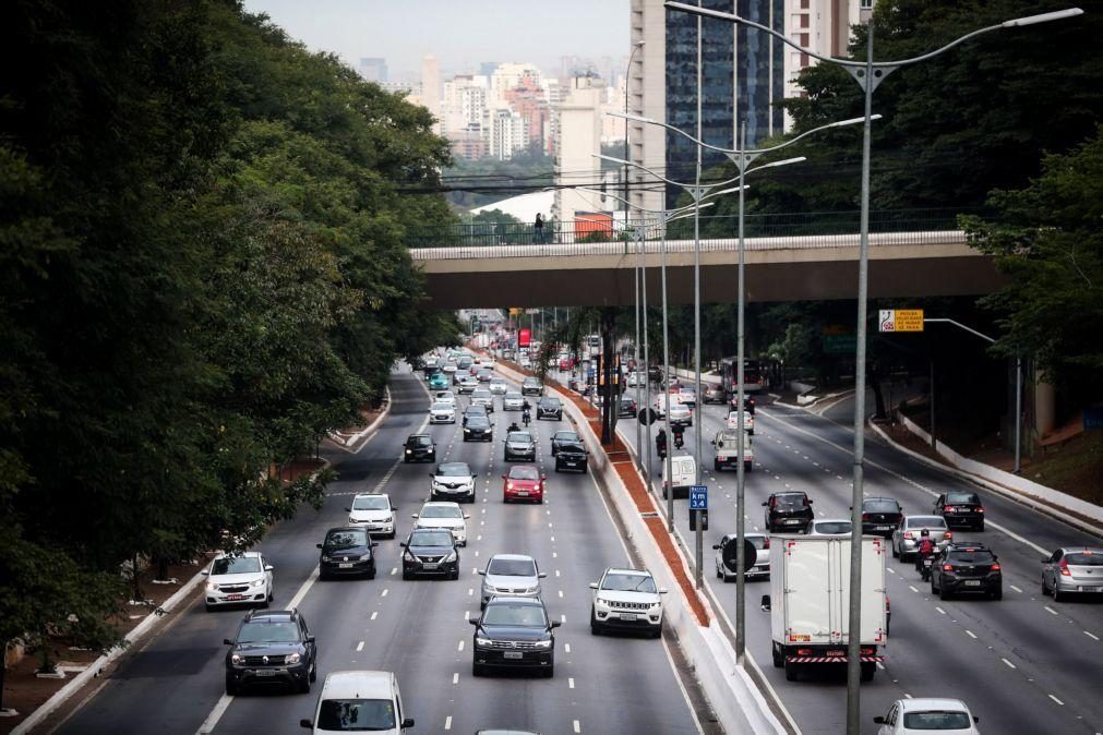 Acidente com autocarro faz cinco mortos e 48 feridos em São Paulo