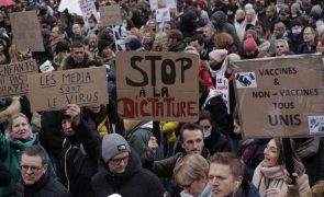Covid-19: Manifestação contra medidas sanitárias junta cerca de 8.000 pessoas em Bruxelas