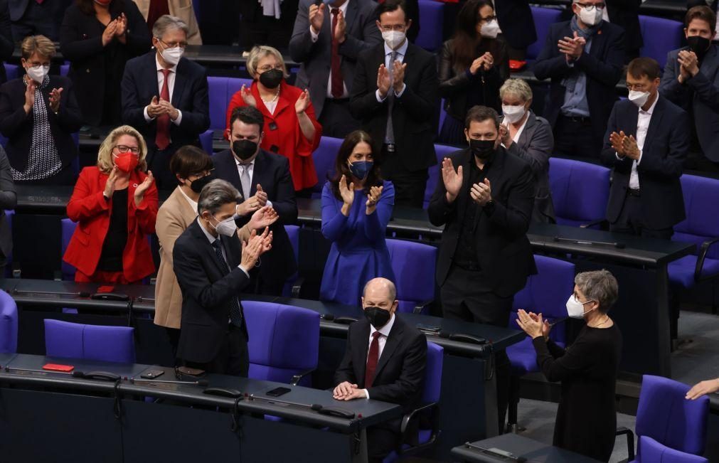 Olaf Scholz eleito chanceler federal pelo Parlamento alemão